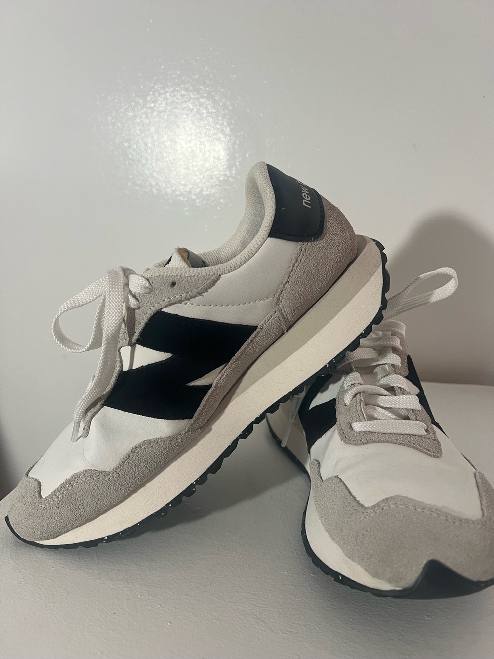 New Balance 237  White & Black Retro Style Sneakers  , size 6.5M (fits 7.5W)